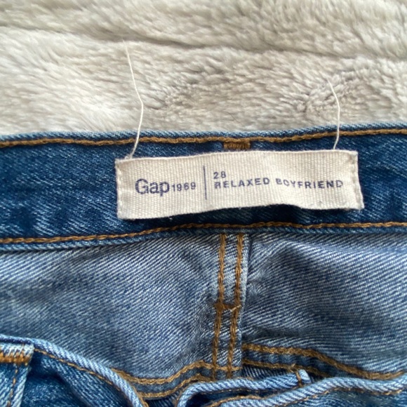 Distressed Gap jeans - Picture 5 of 6